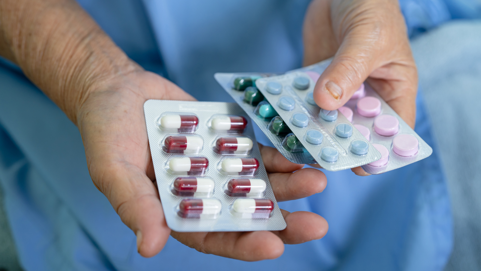 Sentença confirmando liminar e determinando o fornecimento de medicamento que o SUS disponibiliza desde 2020.